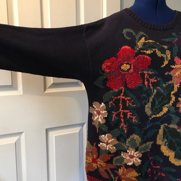 Vintage Van Heusen Navy Floral Sweater - Picture 8 of 17